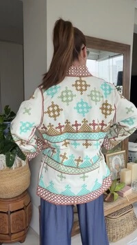 Casaco Quimono Bordado Algodão Off White Geométrico com Faixa Tati Veste