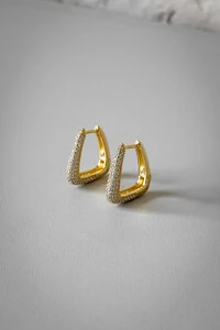 Brinco Geométrico Cravejado G | Banho de Ouro 18k | Moderno