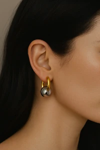 Brinco Argola Esfera Bicolor | Banho de Ouro 18k e Ródio | Moderno