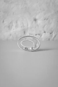 Anel Vazado Detalhe Oval Cravejado | Prata 925 | Geométrico