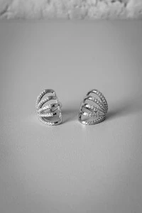 Piercing Cravejado Abas | Banho de Ródio | Luxo