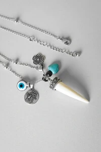 Colar Patuá Turquesa Dente | Banho Ródio | Proteção