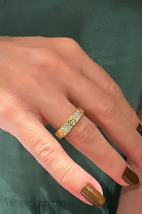 Anel Cravejado com Apliques Redondos | Banho de Ouro 18k | Sofisticado