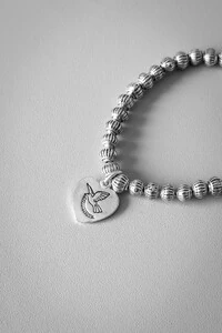 Conjunto Pulseiras Pingentes | Paz, Amor e Sorte | Banho de Prata 925 | Estilo