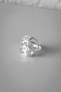 Anel Fio Entrelaçado Zirconias | Prata 925 | Design Orgânico