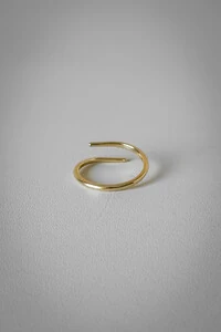 Anel Fio Twist Delicado Ajustável | Banho de Ouro 18k | Minimalista