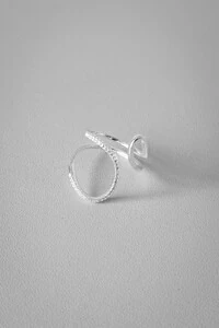 Anel Fio Orgânico Zircônias Aberto | Prata 925 | Moderno