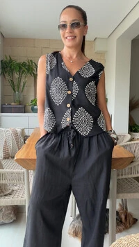 Conjunto Colete Bordado e Calça Pantalona