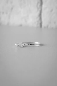 Anel Fio Liso Pingente Luz | Prata 925 | Delicado