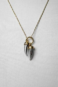 Colar Pingentes Dentes Prateados | Banho Ouro 18k | Poderoso