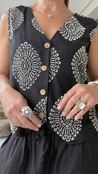 Conjunto Colete Bordado e Calça Pantalona