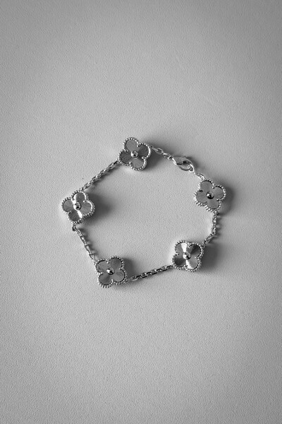 Foto Pulseira Trevo Prateada | Banho de Ródio | Delicada