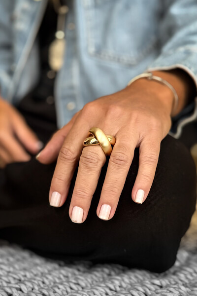 Foto Anel Cruzado X Fosco e Brilhante | Banho de Ouro 18k | Escultural