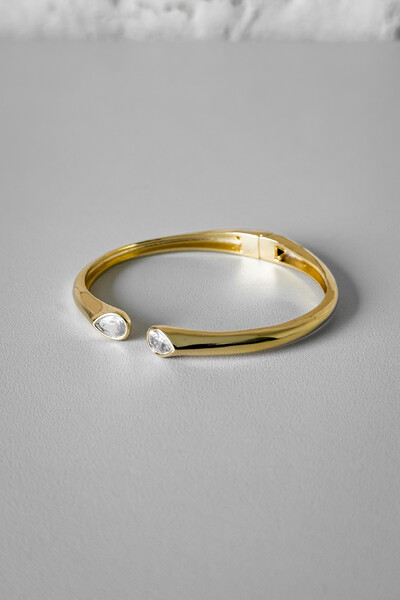 FotoBracelete Aberto Pontas Cravejadas | Banho Ouro 18k | Elegante