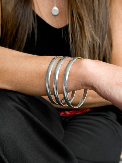 Foto Kit 3 Pulseiras de Argola Fio Liso 6mm | Prata 925 | Luxo Essencial