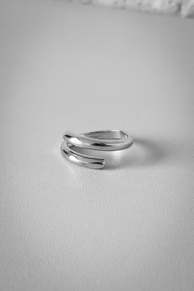 Foto Anel Fio Twist Uniforme Aberto | Banho de Ródio | Minimalista