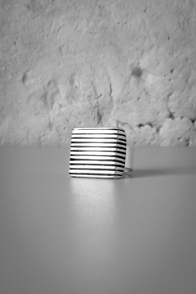 Foto Anel Quadrado Linhas Ajustável | Banho de Prata 925 | Moderno