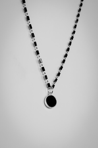 Foto Colar Longo Pingente Preto | Banho de Prata 925 | Versátil