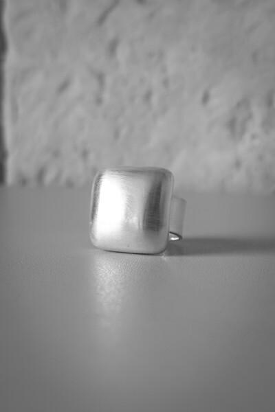 Foto Anel Quadrado Liso Ajustável | Banho de Prata 925 | Minimalista