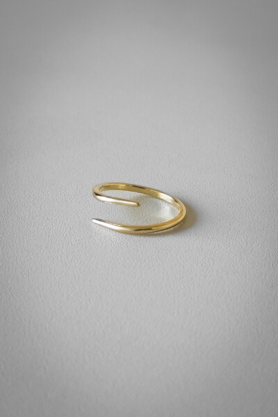 Foto Anel Fio Twist Delicado Ajustável | Banho de Ouro 18k | Minimalista