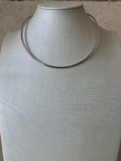 Foto Choker Aro Rígido Fio Fino Banho de Ródio