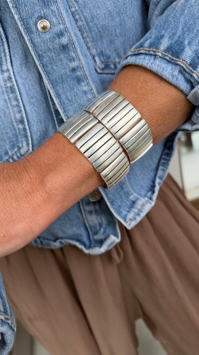 Foto Bracelete Rígido Listrado Banho de Prata