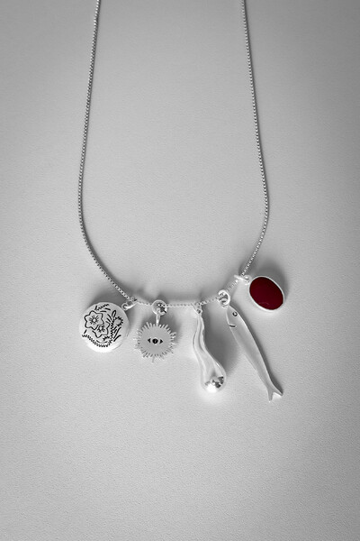 Foto Colar 5 Pingentes Vermelho | Banho de Prata 925 | Marcante
