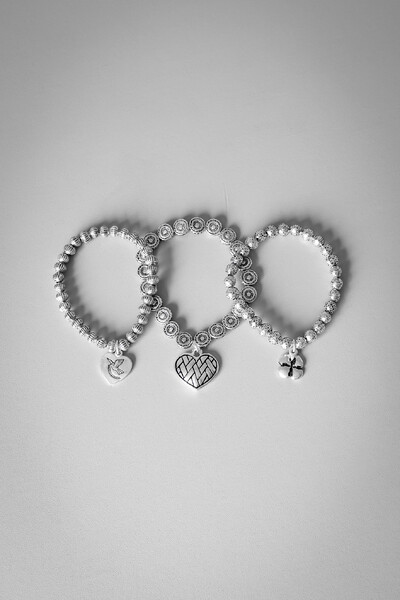 Foto Conjunto Pulseiras Pingentes | Paz, Amor e Sorte | Banho de Prata 925 | Estilo