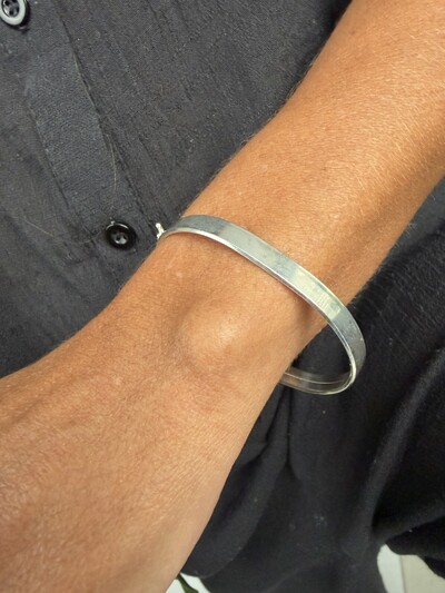 Foto Bracelete Chato Liso com Fecho de Segurança em Prata 925
