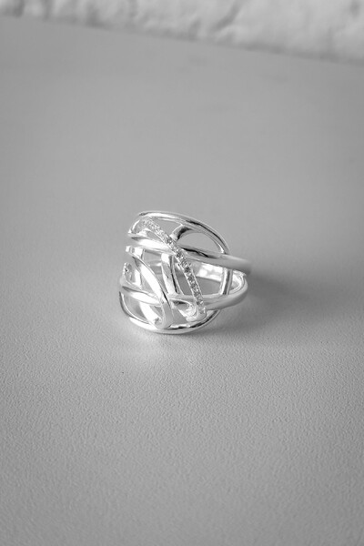 Foto Anel Fio Entrelaçado Zirconias | Prata 925 | Design Orgânico