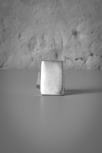 Foto Anel Placa Retangular | Banho de Prata 925 | Minimalista