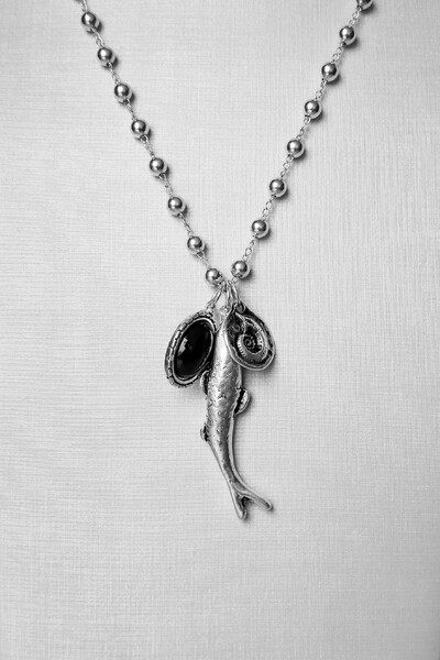 Foto Colar Longo Patuá Sardinha Preto | Banho Prata 925 | Moderno