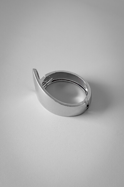 FotoBracelete Largo Esculpido | Banho de Ródio | Moderno