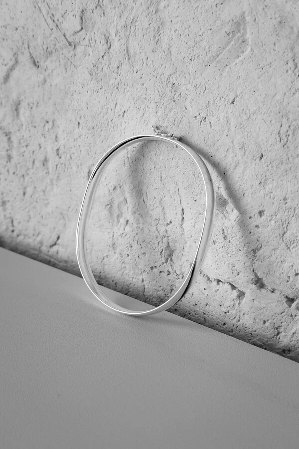 Bracelete Liso Oval com Fecho | Prata 925 | Atemporal