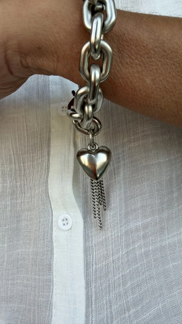 Pulseira Chunky de Elos com Pingente de Coração em Banho de Prata | Tatsi