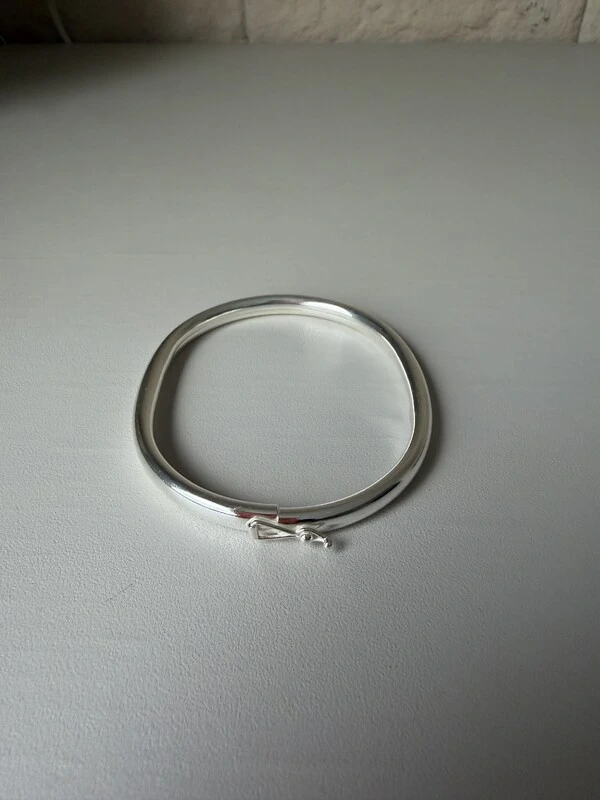 Bracelete Tubo Liso com Fecho de Segurança em Prata 925
