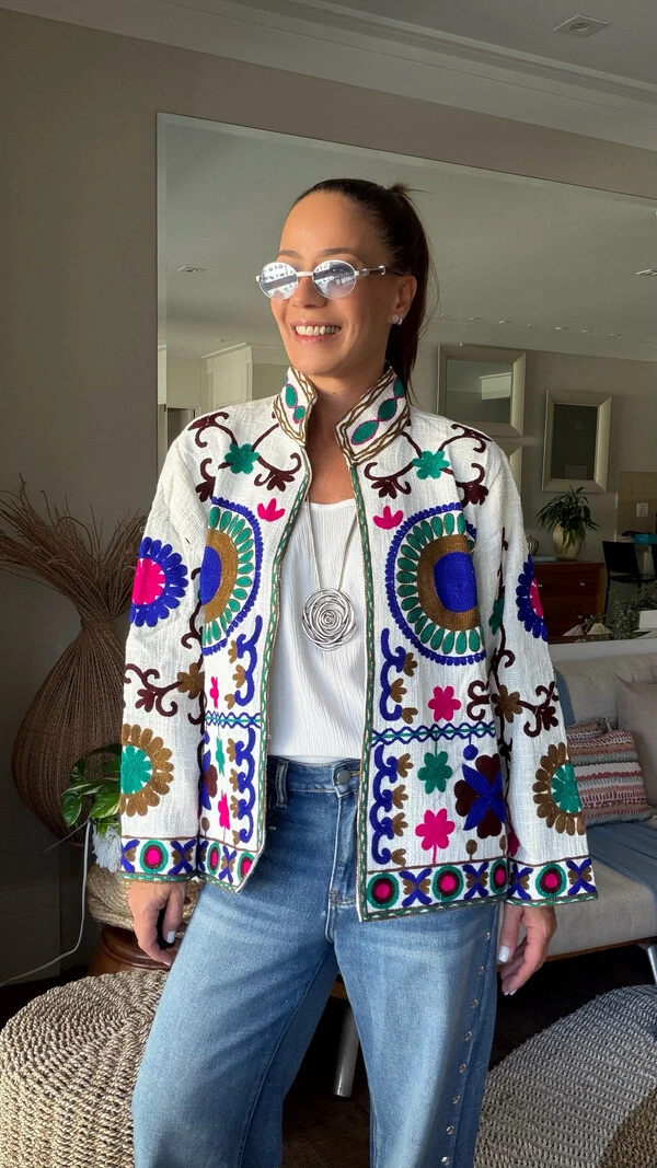 Casaco Bordado Suzani Medalhão Linho Off-White