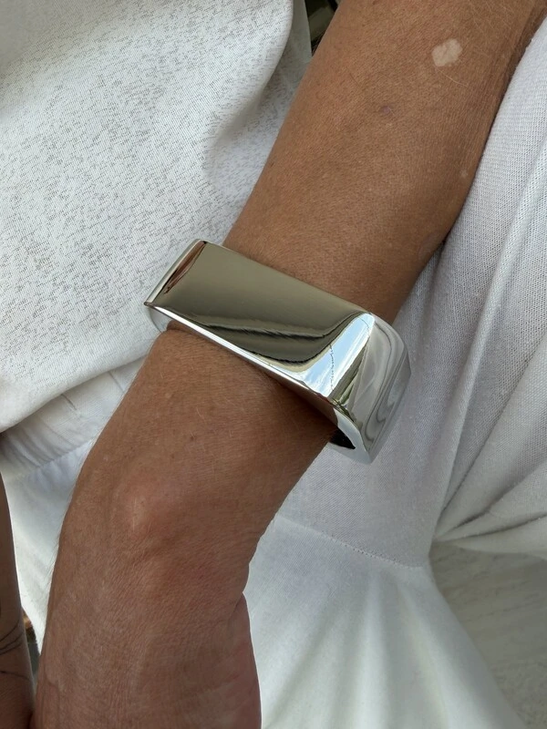 Bracelete Rígido Liso Banda Larga Banho de Ródio