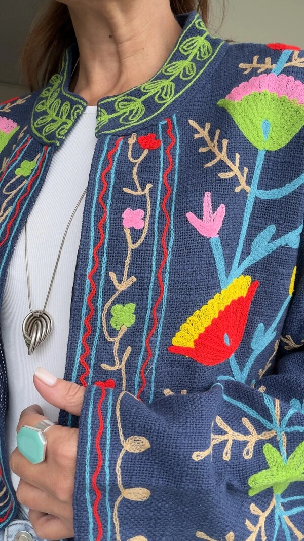 Casaco Bordado Linho Azul Marinho Flores Coloridas Tati Veste