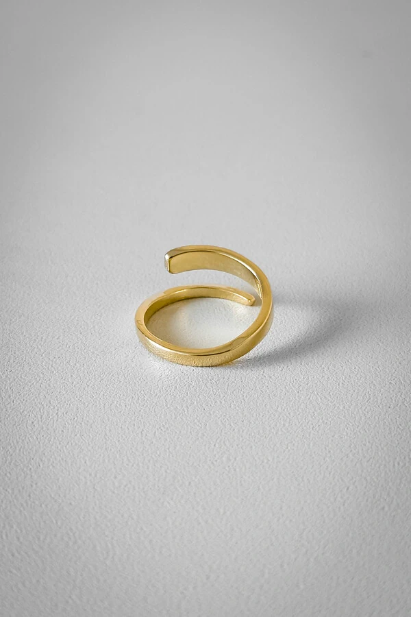 Anel Fio Twist Irregular Ajustável | Banho Ouro 18k | Moderno
