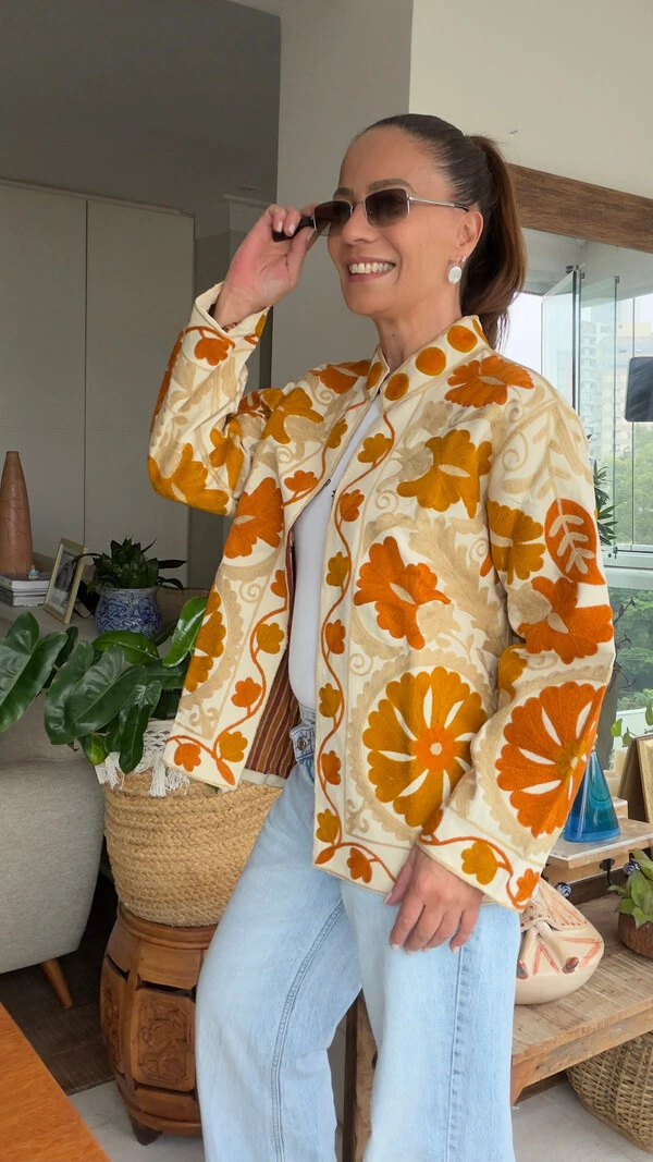 Casaco Bordado Linho Off White Mandala Laranja e Mostarda Tati Veste