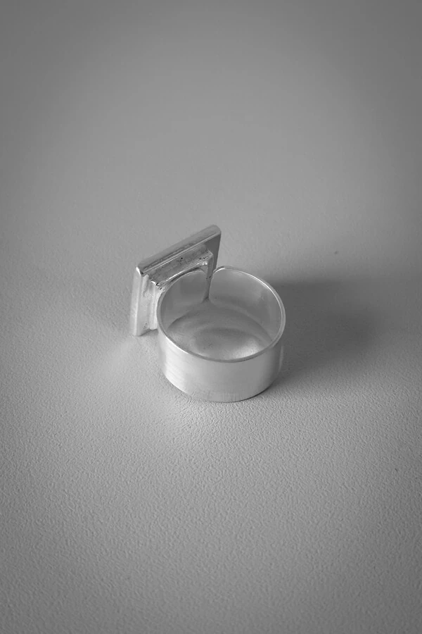 Anel Quadrado Preto Ônix | Banho de Prata 925 | Clássico