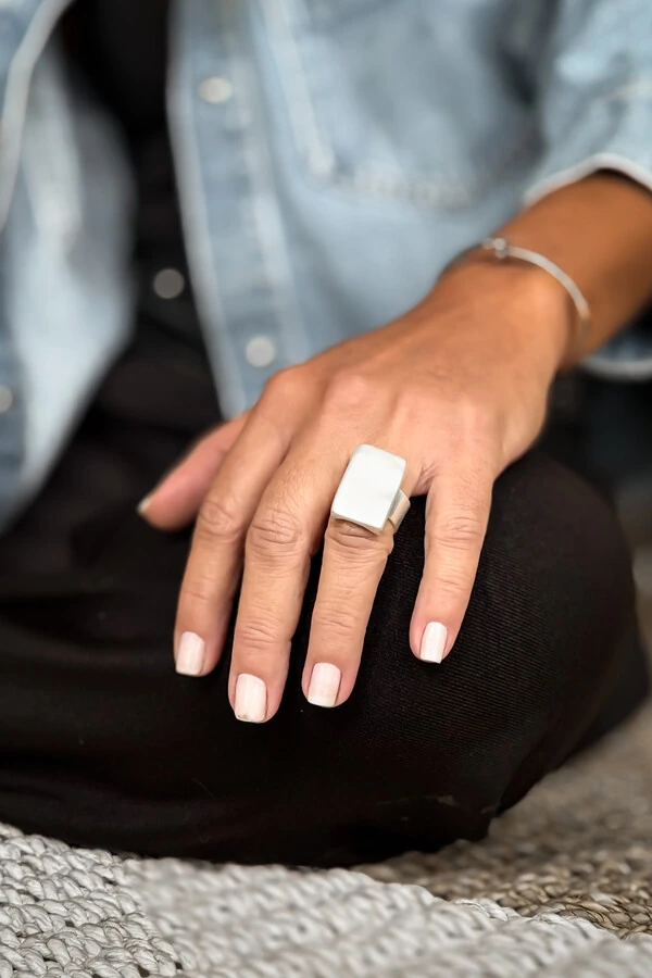 Anel Placa Retangular | Banho de Prata 925 | Minimalista