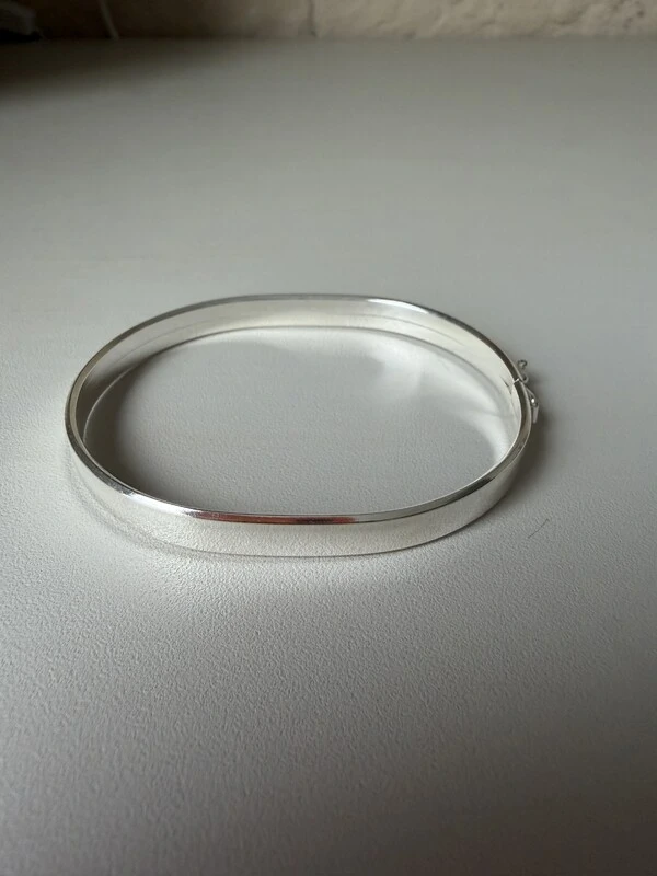 Bracelete Chato Liso com Fecho de Segurança em Prata 925