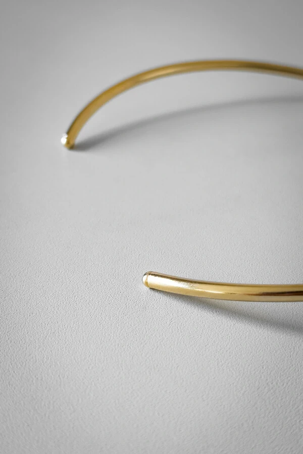 Choker Aberto Liso | Banho de Ouro 18k | Moderno