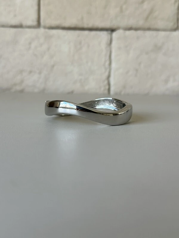 Bracelete Rígido Ondulado Banho de Ródio