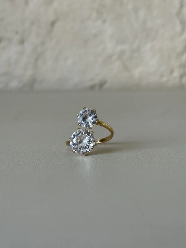 Anel You and Me Duas Zircônias Banho de Ouro 18k