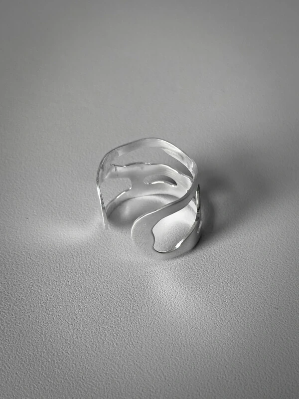 Anel Vazado Orgânico Ajustável | Banho de Prata 925 | Moderno