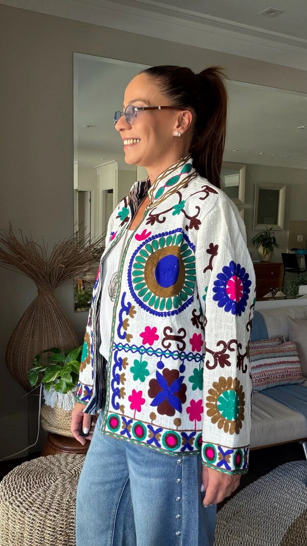 Casaco Bordado Suzani Medalhão Linho Off-White