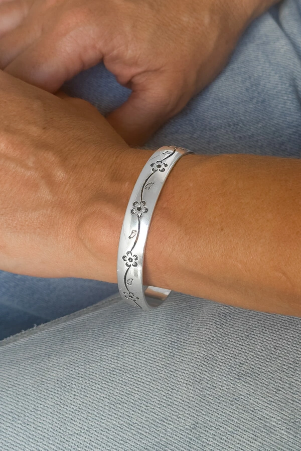 Bracelete Flores Delicadas | Banho de Prata 925